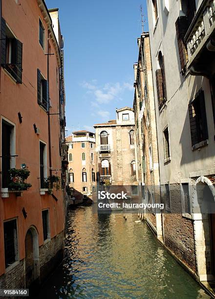 Vista Sul Canale Di Venezia Italia - Fotografie stock e altre immagini di Acqua - Acqua, Ambientazione tranquilla, Balcone