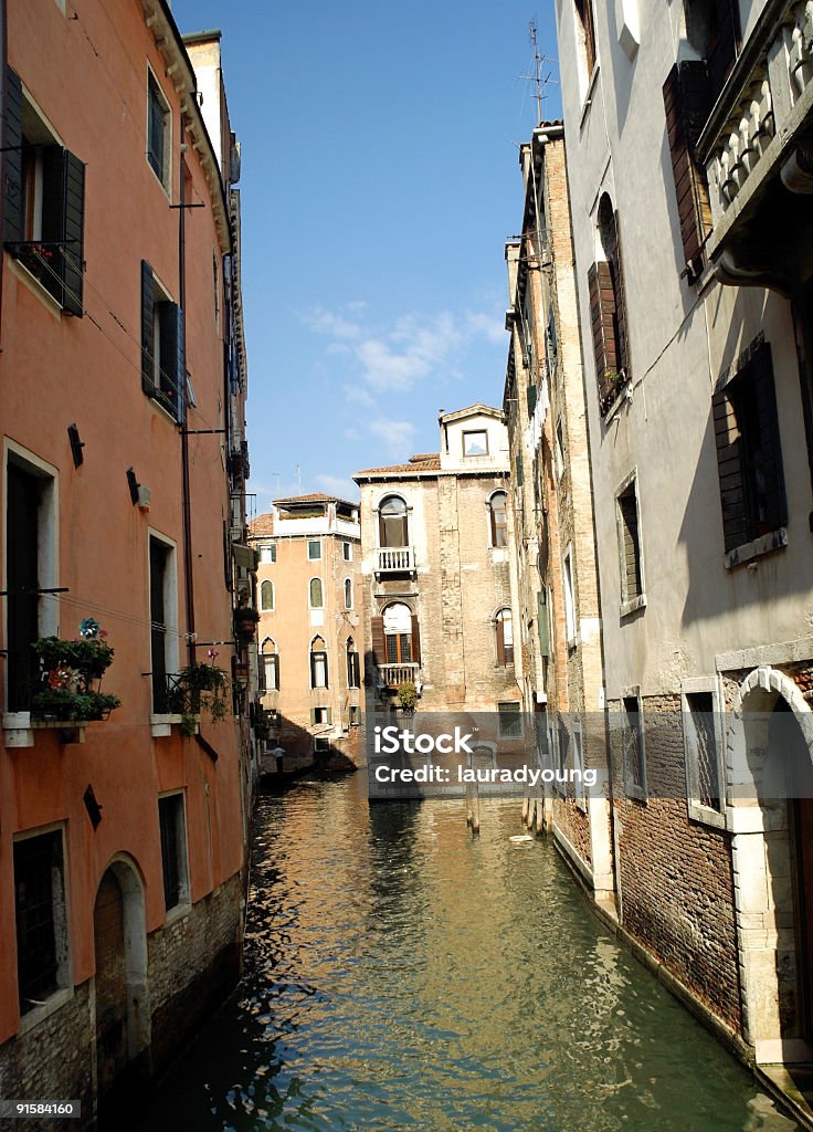 Вид на канал Венеции Италия - Стоковые фото Балкон роялти-фри