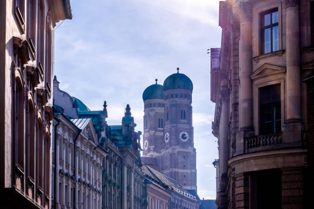 istock Famous Munich Cathedral - Liebfrauenkirche 915843226