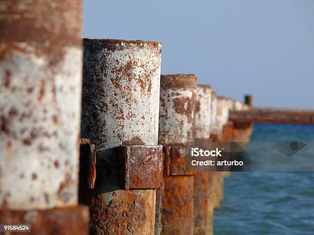 Molo Arrugginito - Fotografie stock e altre immagini di Abbandonato - Abbandonato, Acciaio, Acqua