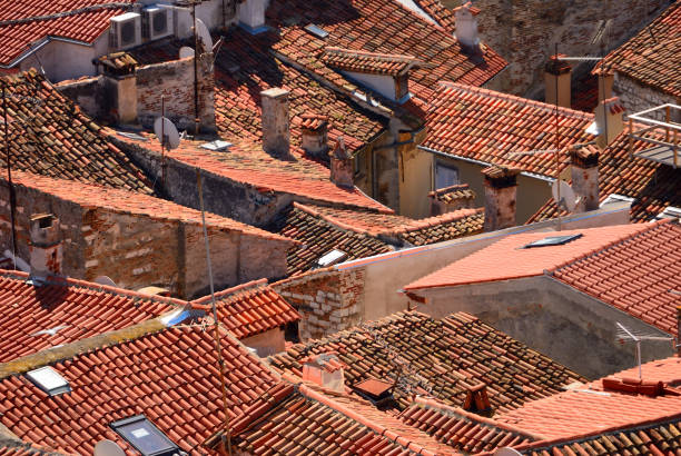 istock Old town of Rovinj 915849342