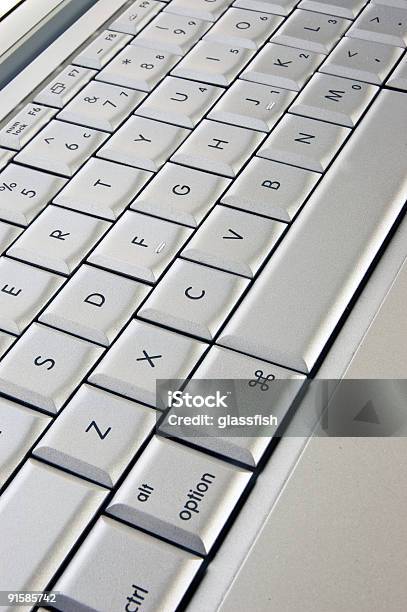 Foto de Closeup Do Teclado De Um Laptop e mais fotos de stock de Alumínio - Alumínio, Botão - Artigo de costura, Botão - Peça de Máquina