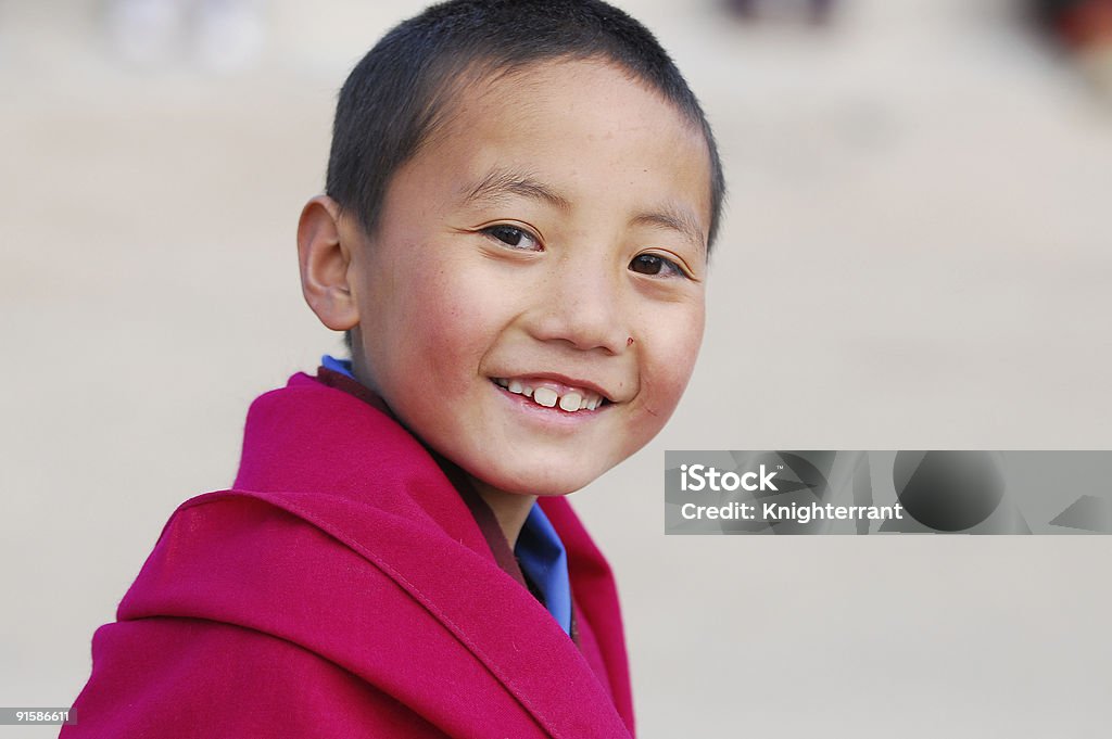 Uśmiechająca się mały Mnich - Zbiór zdjęć royalty-free (Buddyzm tybetański)