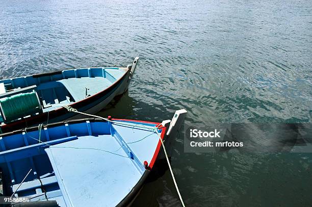 停泊するボート - カラー画像のストックフォトや画像を多数ご用意 - カラー画像, シンプル, 上方