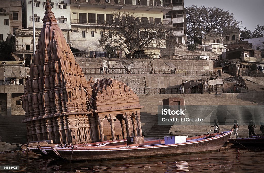 Naufrágio templo em Varanasi, Índia - Foto de stock de Arquitetura royalty-free