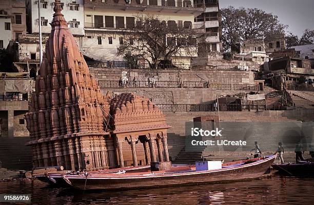 Foto de Naufrágio Templo Em Varanasi Índia e mais fotos de stock de Arquitetura - Arquitetura, Caridade e assistência, Cidade