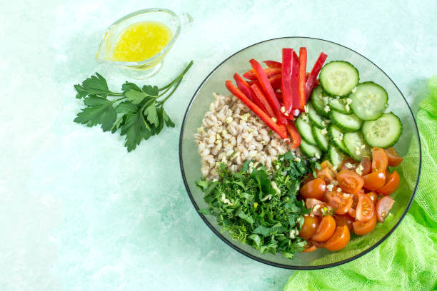 istock Vegetarian lunch bowl with pearl barley and vegetables 915875894