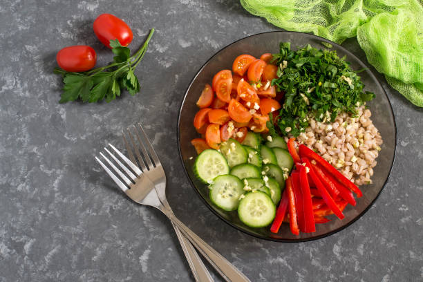 istock Vegetarian lunch bowl with pearl barley and vegetables 915875902