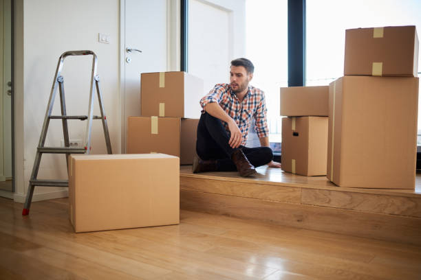 istock Man in new apartment 915889340