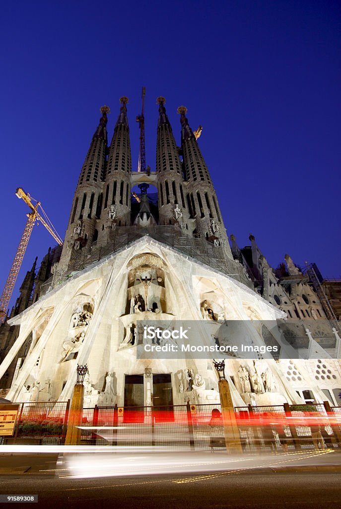 Sagrada Familia w Barcelonie, Hiszpania - Zbiór zdjęć royalty-free (Aleja)