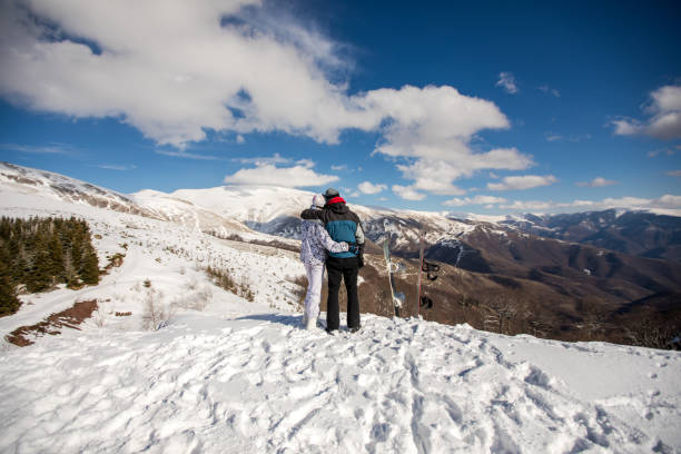 로맨틱 겨울 날 - romance skiing ski resort couple 뉴스 사진 이미지