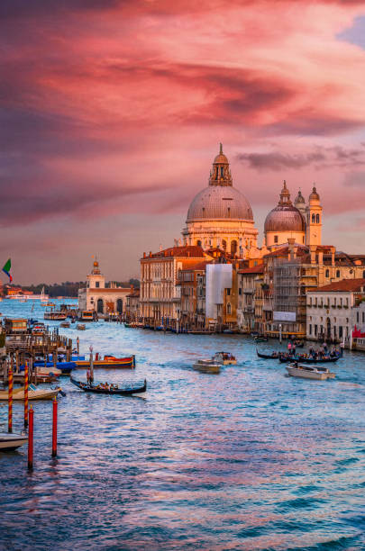 panoramiczny zachód słońca słynnego kanału grande w wenecji, włochy - venice italy famous place dusk no people zdjęcia i obrazy z banku zdjęć