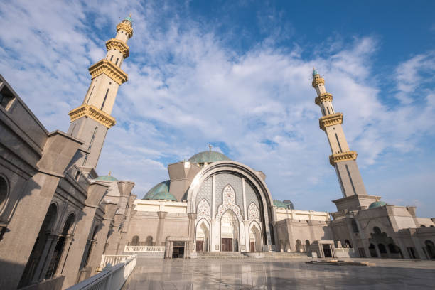 istock View of public mosque with blue sky 915923350