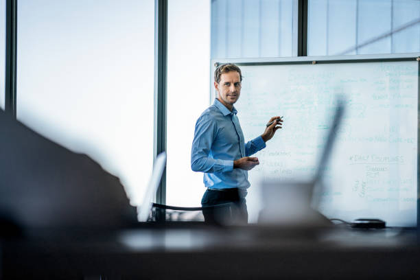 istock Businessman giving presentation in board room 915947332