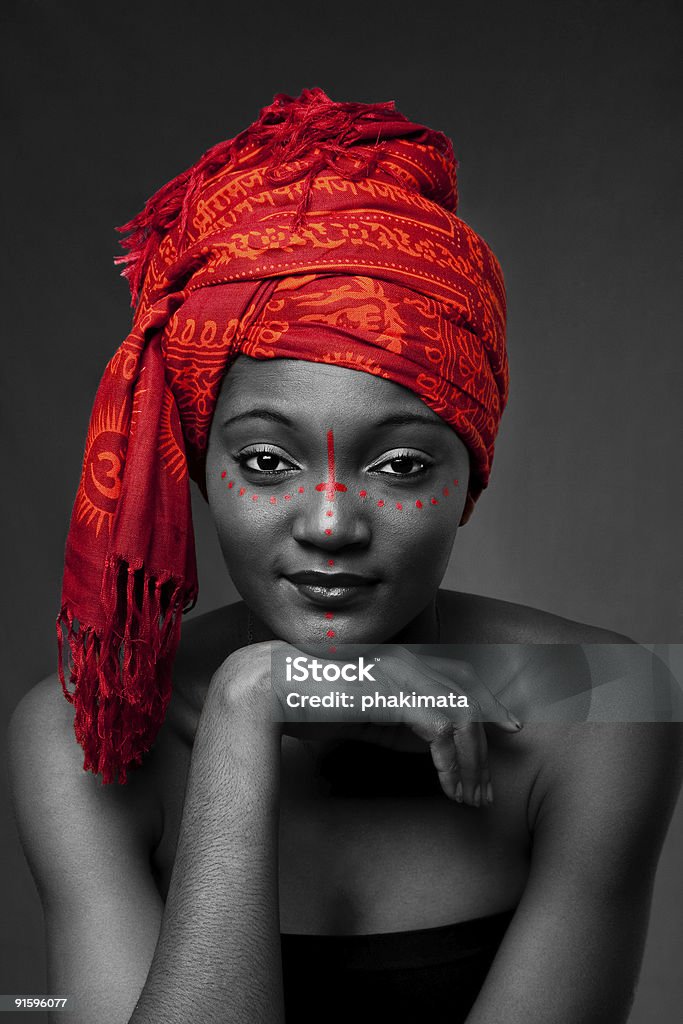 Tribal femme africaine avec headwrap - Photo de Marron - Couleur libre de droits