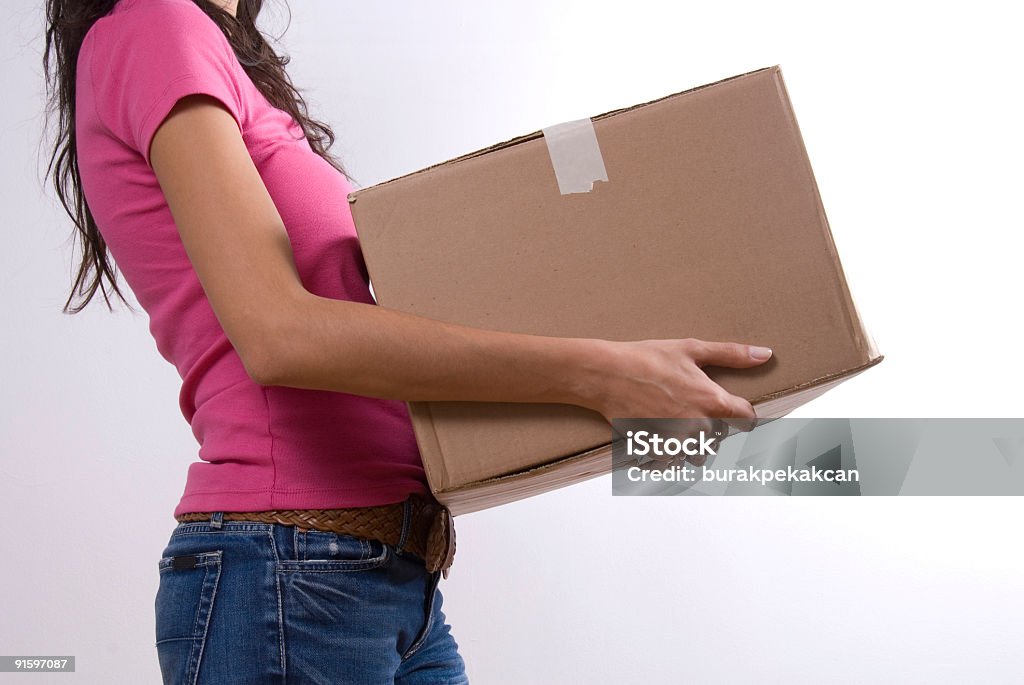 Mujer con caja de cartón en mano - Foto de stock de Grande libre de derechos