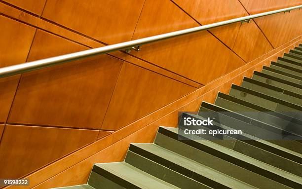Escalera Foto de stock y más banco de imágenes de Empinado - Empinado, Moverse hacia arriba, Adversidad