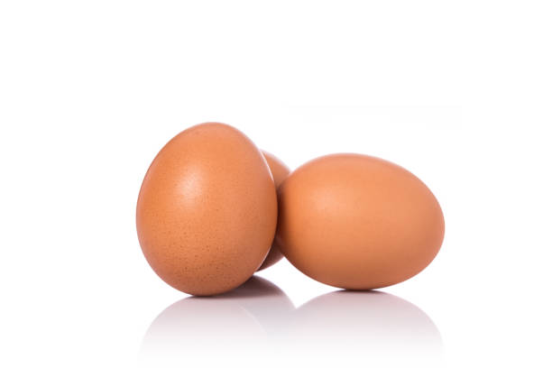 istock Fresh chicken egg shot in studio. Isolated on white 915985304