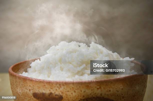 Arroz Foto de stock y más banco de imágenes de Arroz - Comida básica - Arroz - Comida básica, Arroz - Grano, Vapor