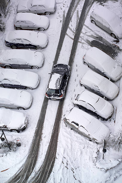 istock cars in winter 91600920