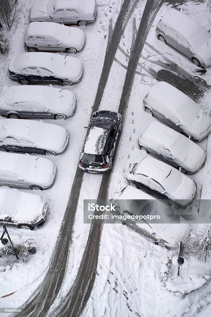 Samochody w zimie - Zbiór zdjęć royalty-free (Biały)