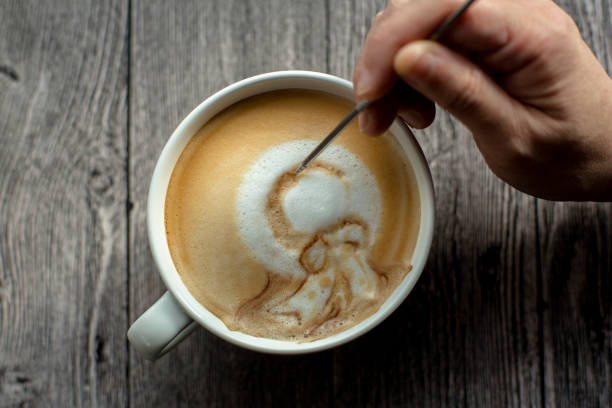 istock latte art on coffee: girl wearing sunhat 916012552