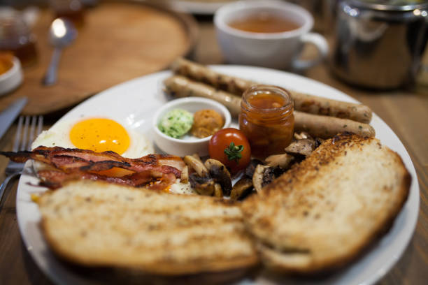istock Traditional full english breakfast 916017824