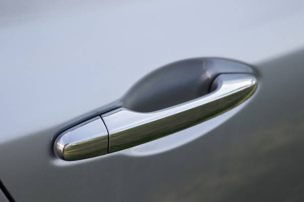 istock Car signals, door handle and side mirror 916027902