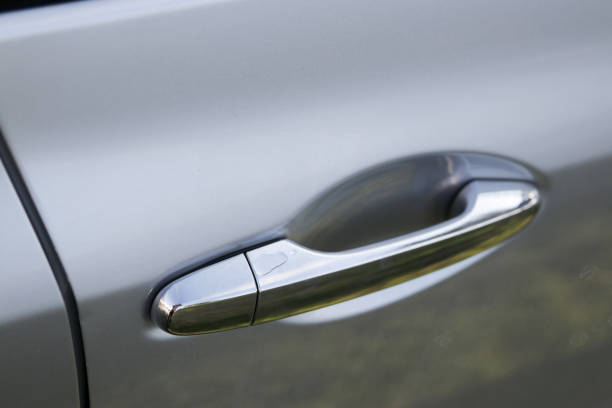 istock Car signals, door handle and side mirror 916027908