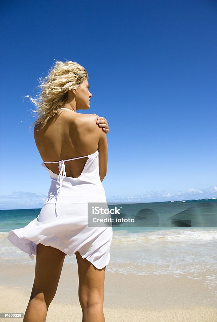 Mulher na praia. - Royalty-free 20-24 Anos Foto de stock