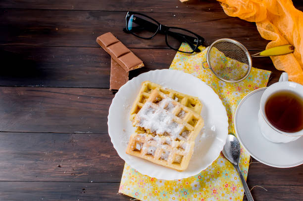 Viennese wafers with sugar powder