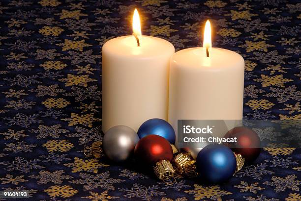 Velas De Natal - Fotografias de stock e mais imagens de Alegria - Alegria, Amor, Azul
