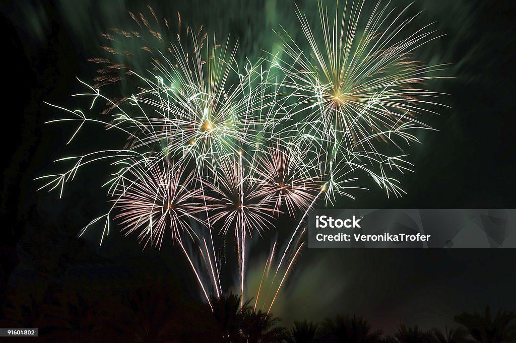 Grande di fuoco d'artificio - Foto stock royalty-free di Arancione