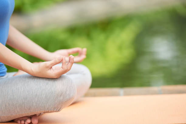 istock Outdoor yoga 916048898