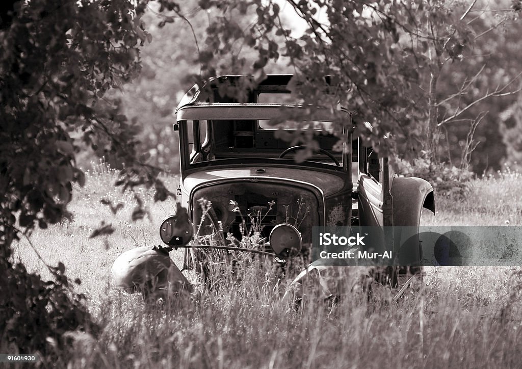 Old abandonado Car - Foto de stock de Abandonado royalty-free