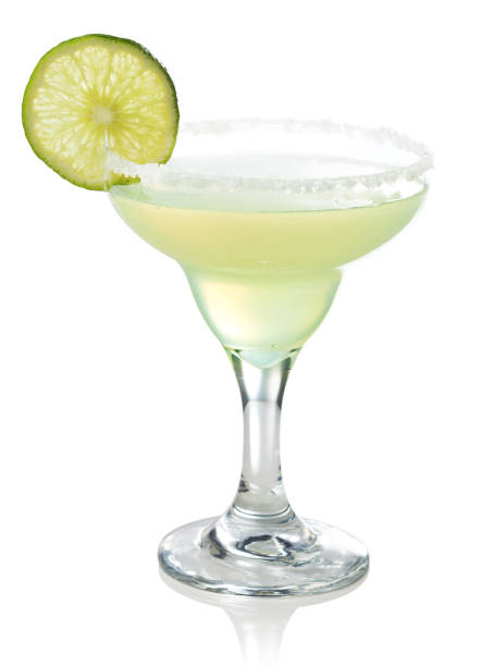 istock Classic margarita cocktail with lime 916049906