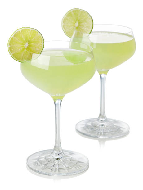 istock Two glasses of classic lime daiquiri cocktail 916049956