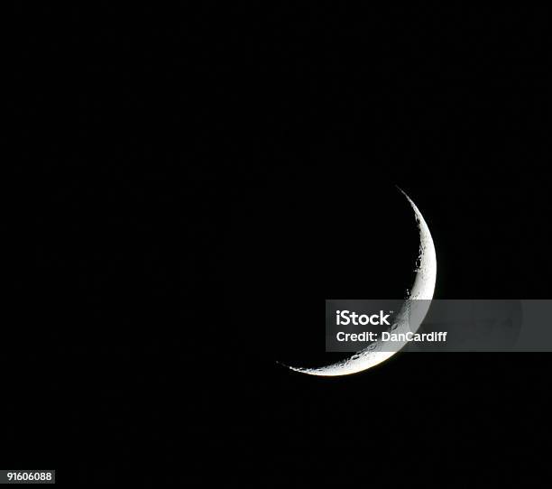 Crescent Moon Stockfoto und mehr Bilder von Halbmond - Form - Halbmond - Form, Freisteller – Neutraler Hintergrund, Mond