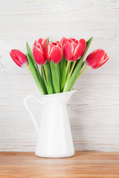 istock Red tulip flowers bouquet 916061424
