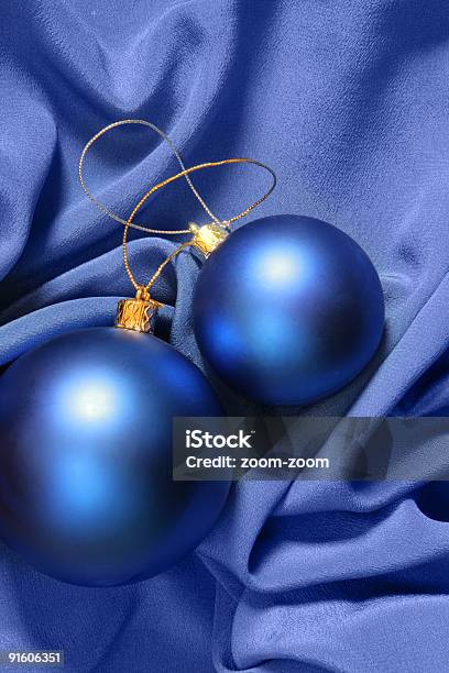크리스마스 공 블루 실크 0명에 대한 스톡 사진 및 기타 이미지 - 0명, 공휴일, 두 물체