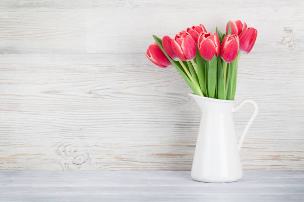 istock Red tulip flowers bouquet 916063650