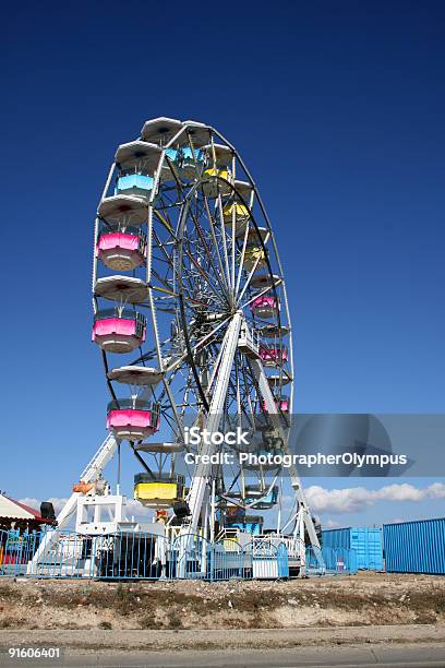 Photo libre de droit de Grande Roue banque d'images et plus d'images libres de droit de Ciel - Ciel, Festival traditionnel, Fête foraine