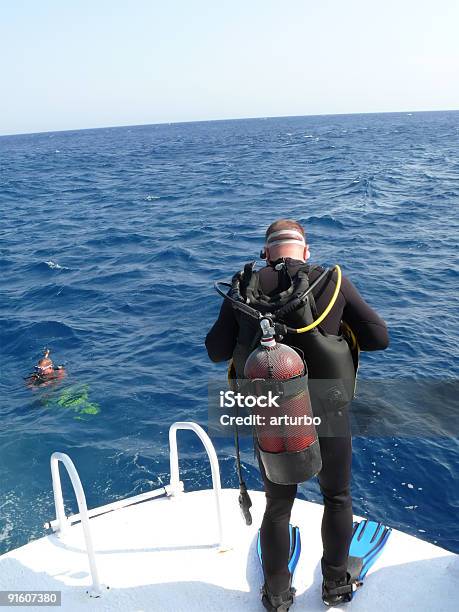 Lánzate Foto de stock y más banco de imágenes de Botella - Botella, Embarcación marina, Submarinismo