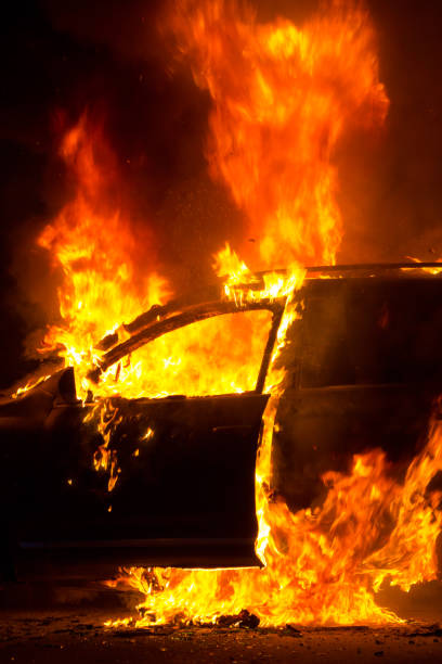 samochód w ogniu - car fire accident land vehicle zdjęcia i obrazy z banku zdjęć