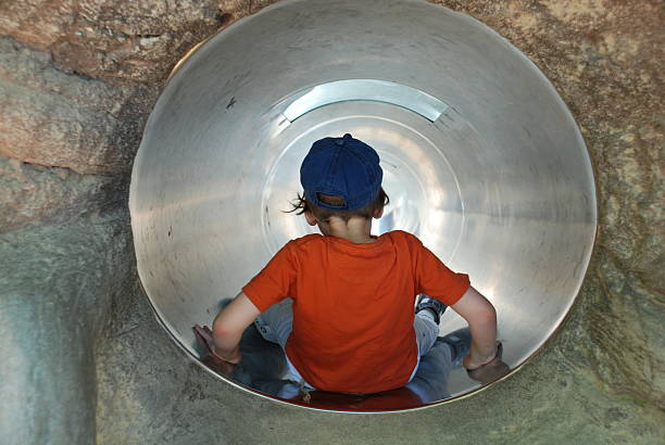 小さな男の子に、パイプスライド - playground schoolyard playful playing ストックフォトと画像