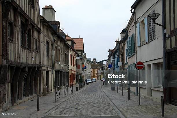 Village Street Foto de stock y más banco de imágenes de Aldea - Aldea, Tudor, Adoquinado