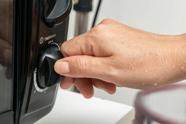 istock hand and electric oven 916113074