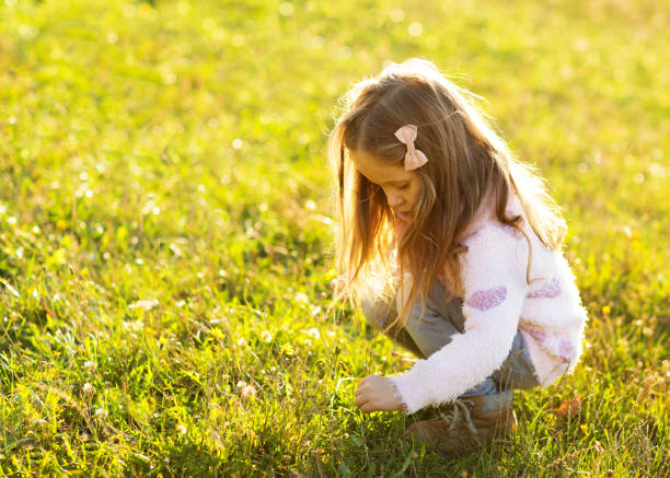 istock daughter at sunset playing with mom 916121150