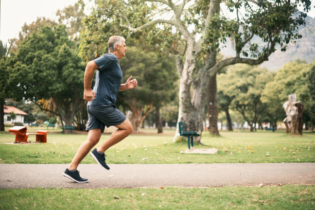 istock The best way to fitness? Keep moving forward 916125298