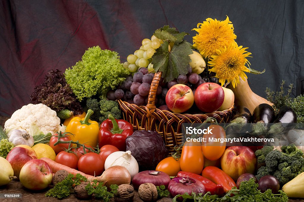 Warzywa i owoce jedzenie jeszcze życie - Zbiór zdjęć royalty-free (Aranżacja)